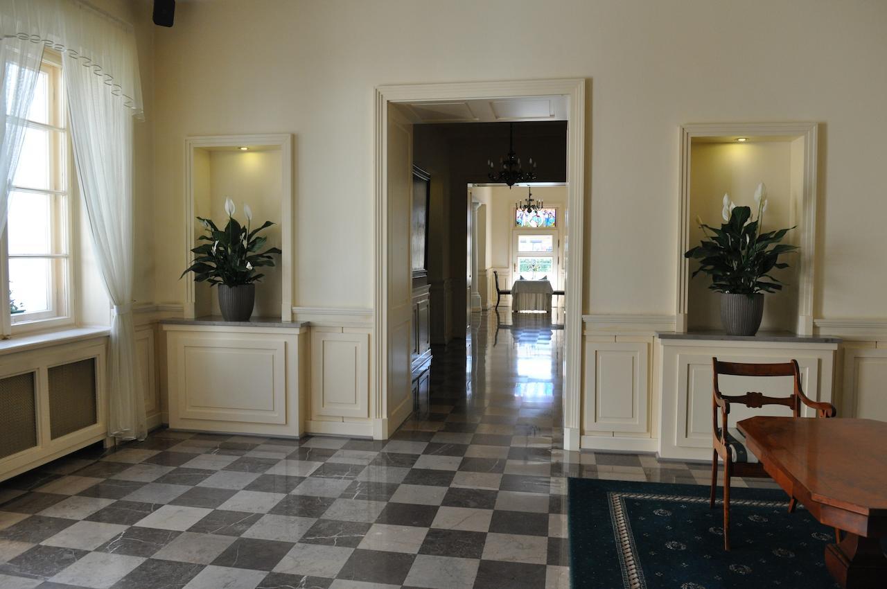 Hotel "Zajazd Napoleonski" وارسو المظهر الخارجي الصورة