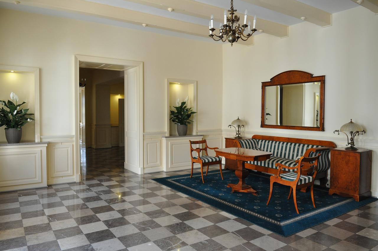 Hotel "Zajazd Napoleonski" وارسو المظهر الخارجي الصورة