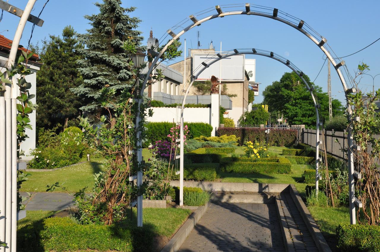 Hotel "Zajazd Napoleonski" وارسو المظهر الخارجي الصورة