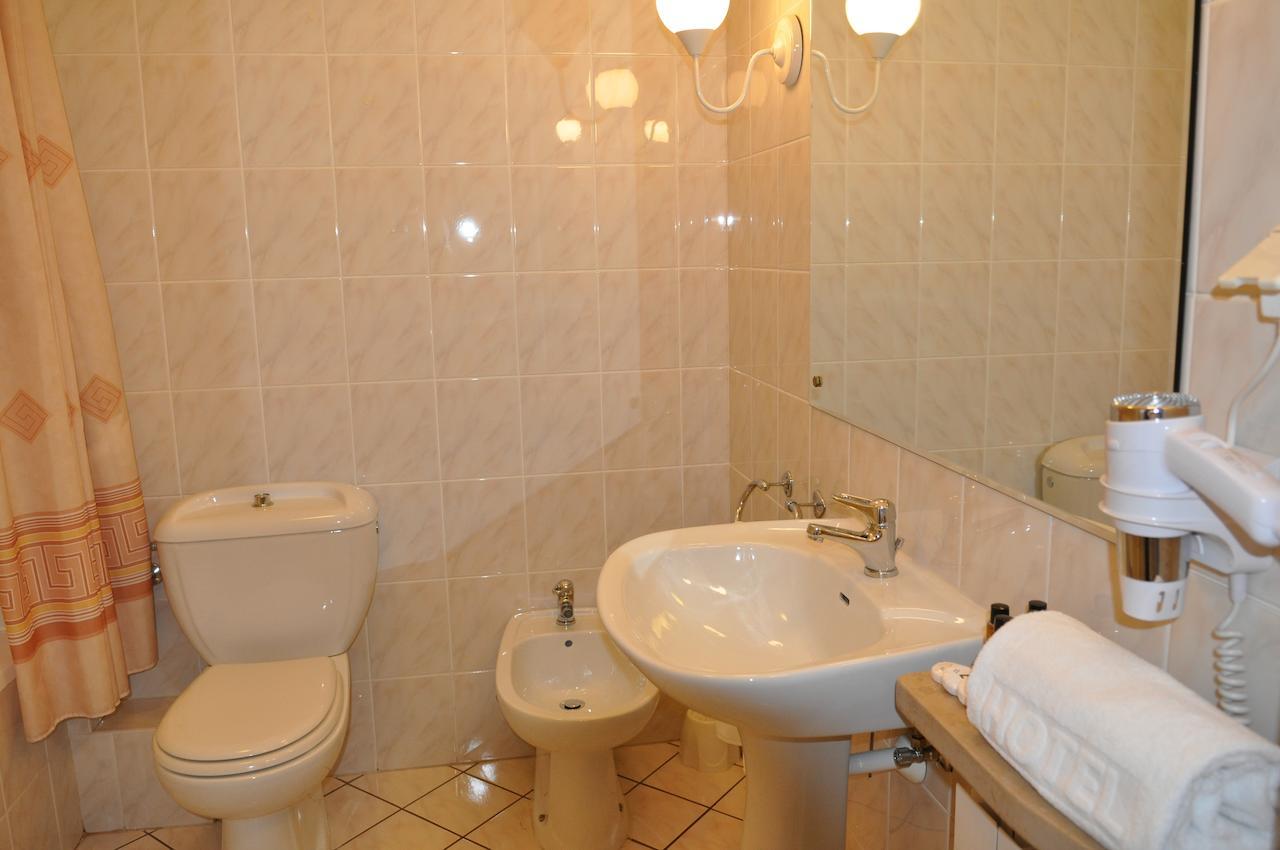 Hotel "Zajazd Napoleonski" وارسو الغرفة الصورة